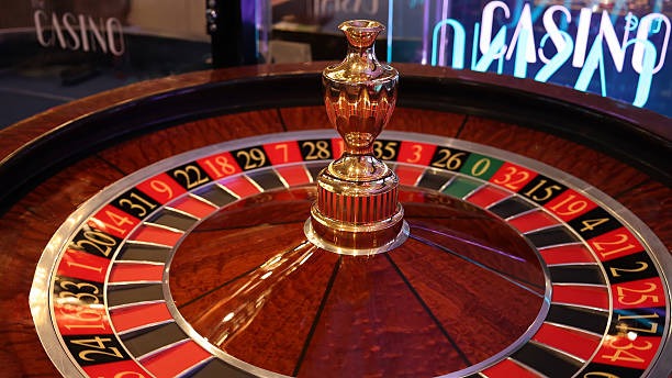 Sugar Rush slot game interface on mobile phone showing candy-themed reels